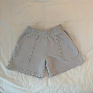 White‎ shorts with pockets